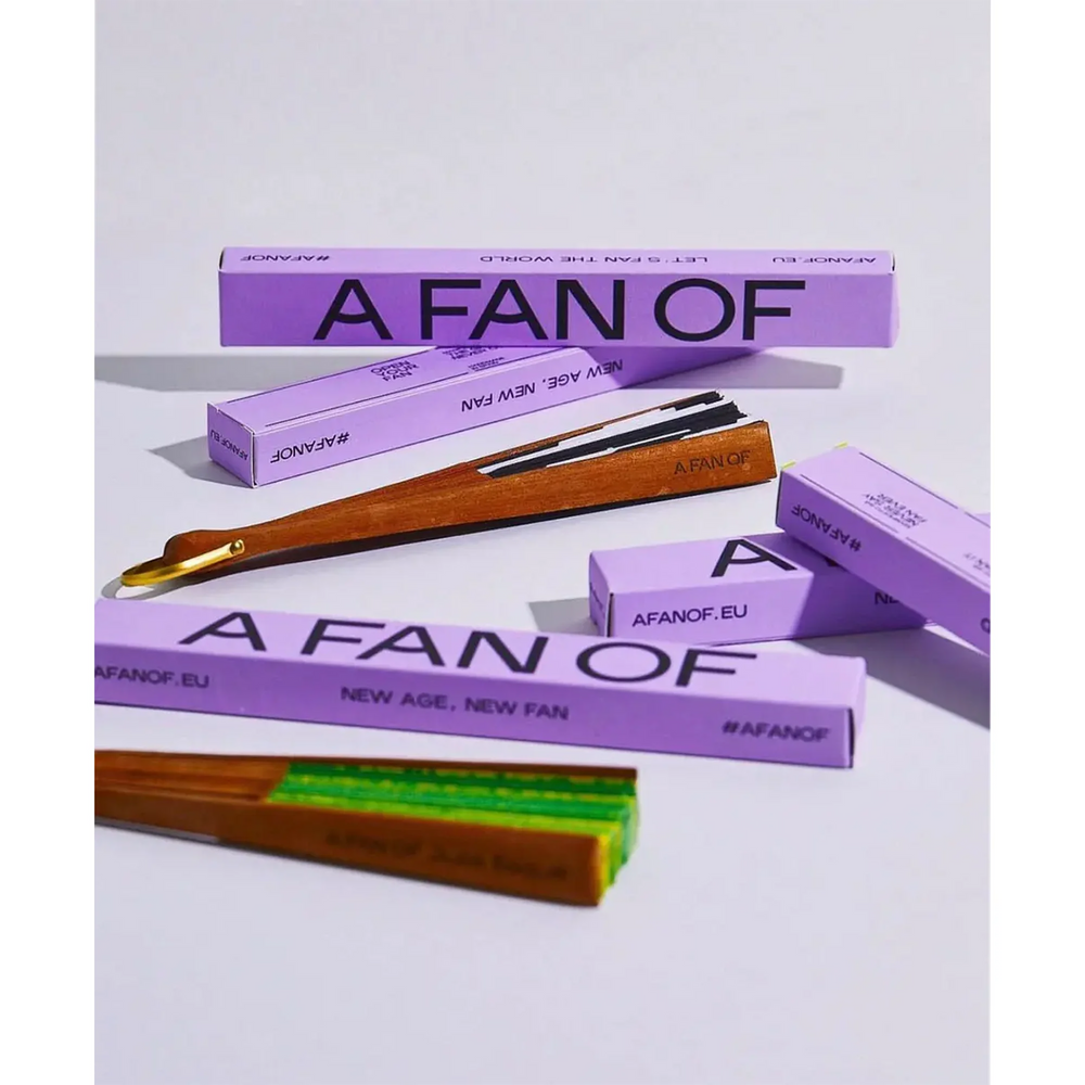 A Fan Of Lepeza Fluid Shapes